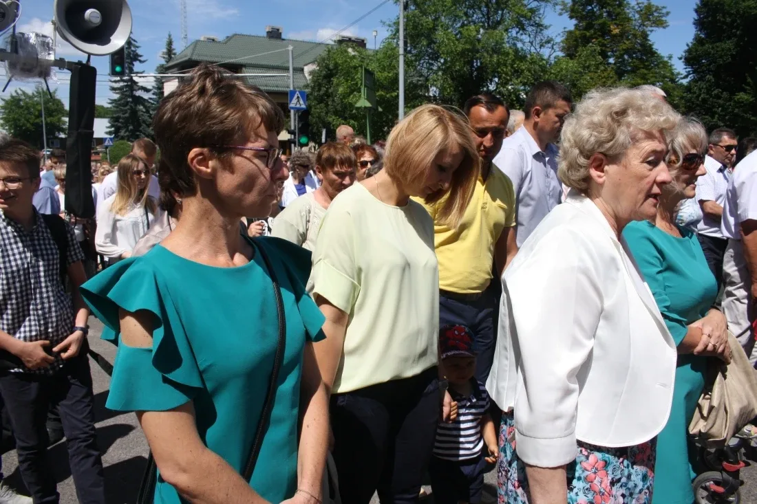 Procesje Bożego Ciała przeszły ulicami miasta (zdjęcia)