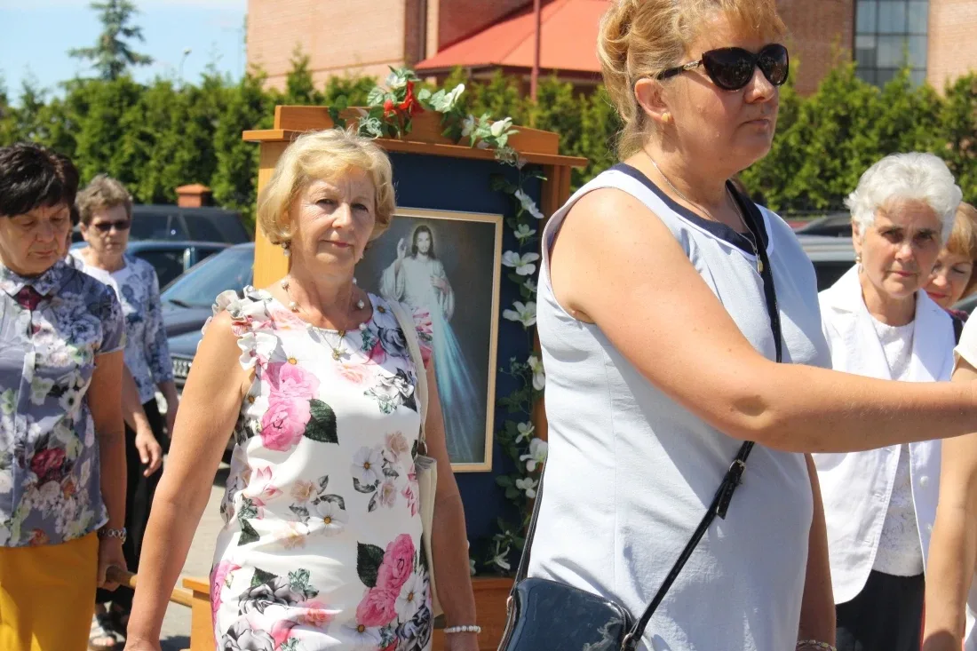Procesje Bożego Ciała przeszły ulicami miasta (zdjęcia)
