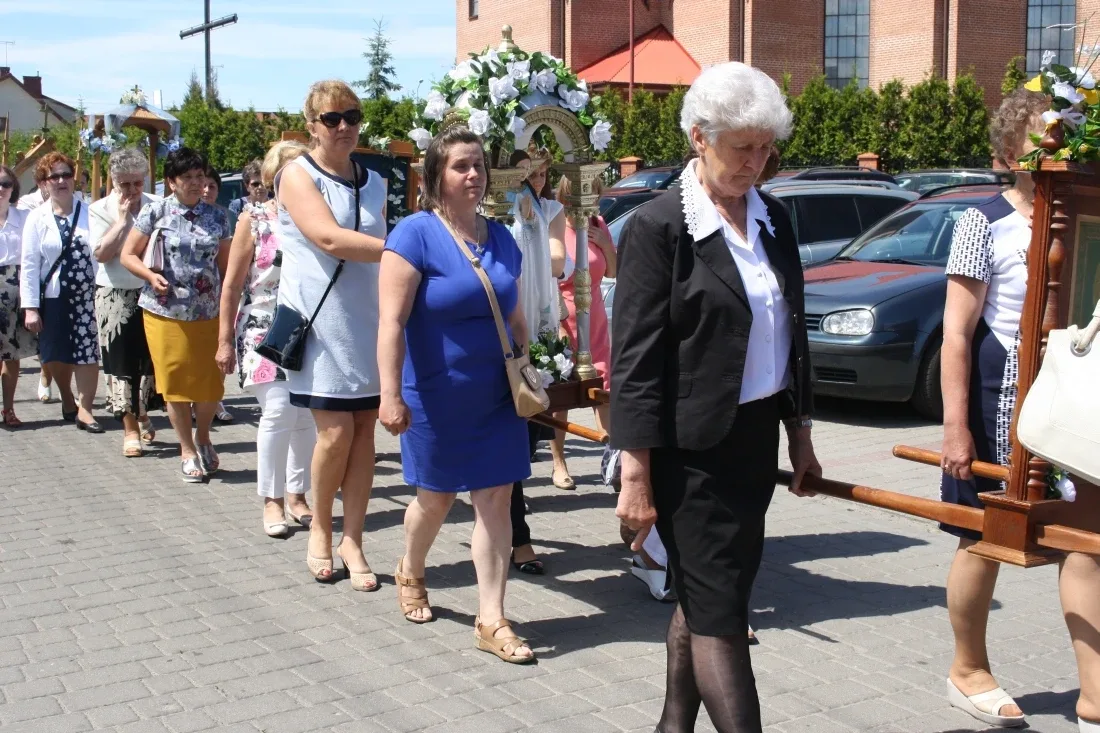 Procesje Bożego Ciała przeszły ulicami miasta (zdjęcia)
