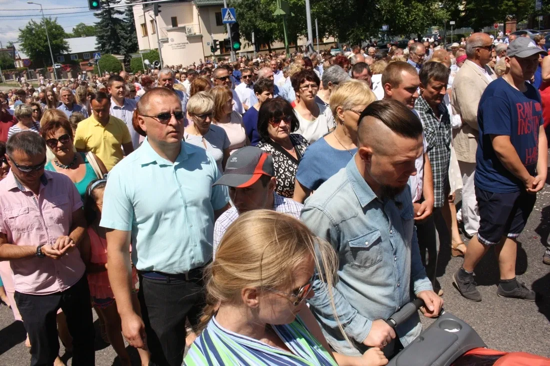 Procesje Bożego Ciała przeszły ulicami miasta (zdjęcia)