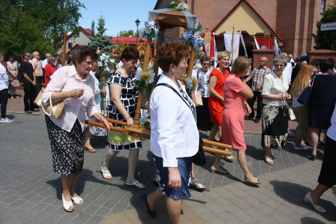 Procesje Bożego Ciała przeszły ulicami miasta (zdjęcia)