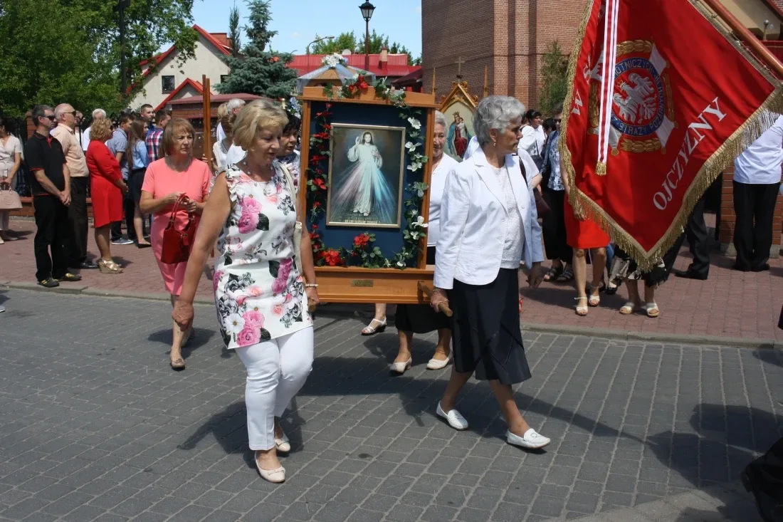 Procesje Bożego Ciała przeszły ulicami miasta (zdjęcia)