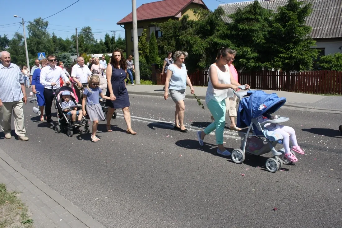 Procesje Bożego Ciała przeszły ulicami miasta (zdjęcia)