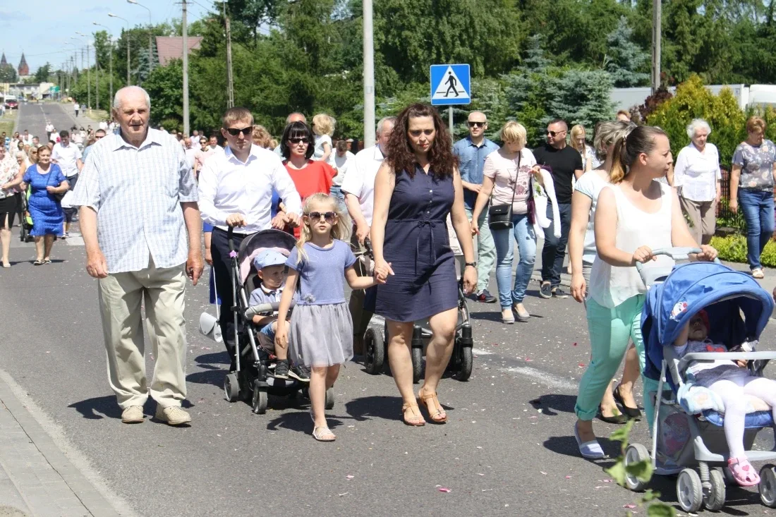 Procesje Bożego Ciała przeszły ulicami miasta (zdjęcia)