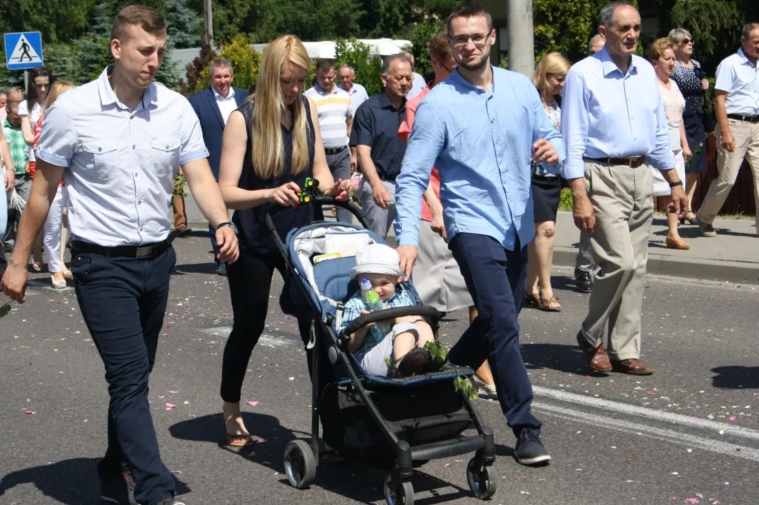 Procesje Bożego Ciała przeszły ulicami miasta (zdjęcia)