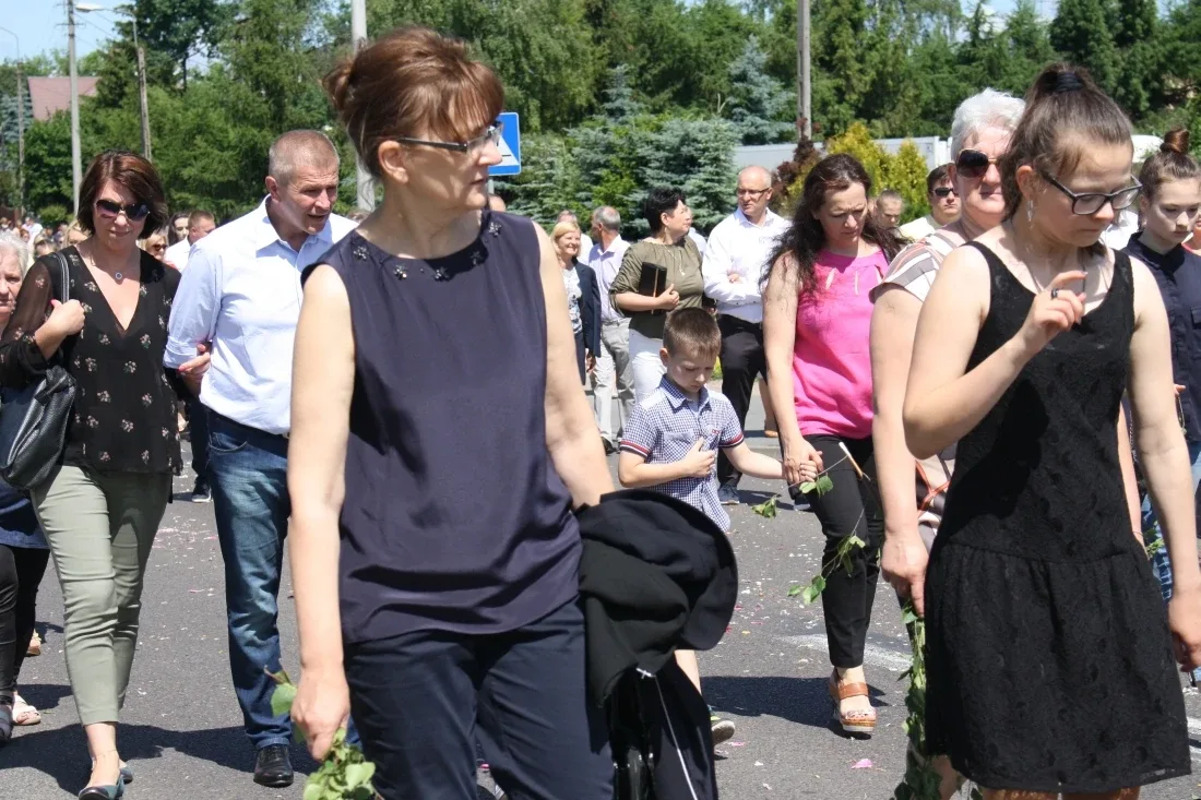 Procesje Bożego Ciała przeszły ulicami miasta (zdjęcia)