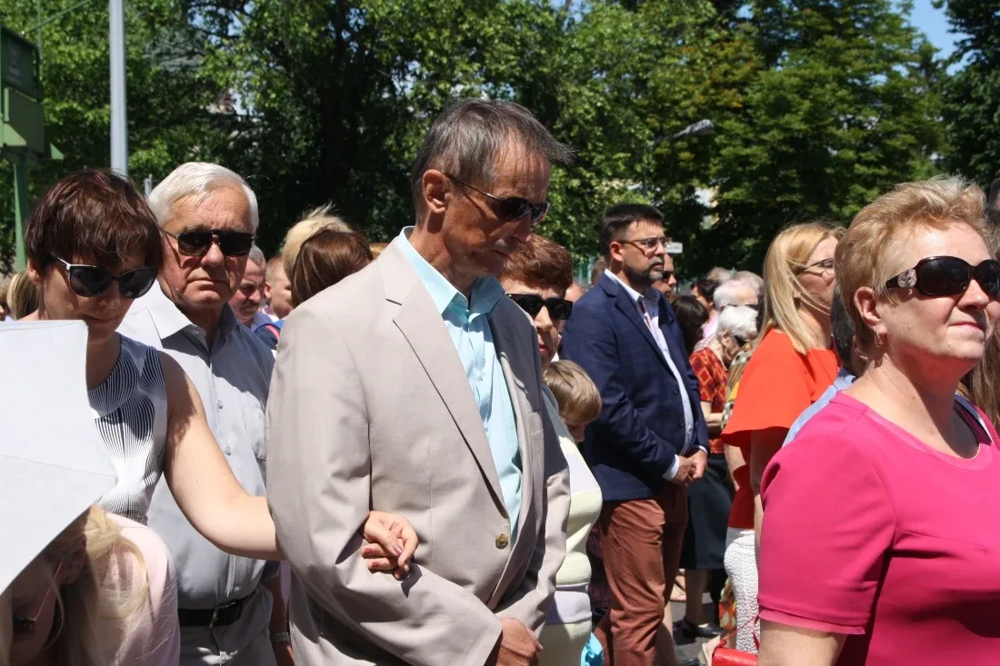 Procesje Bożego Ciała przeszły ulicami miasta (zdjęcia)