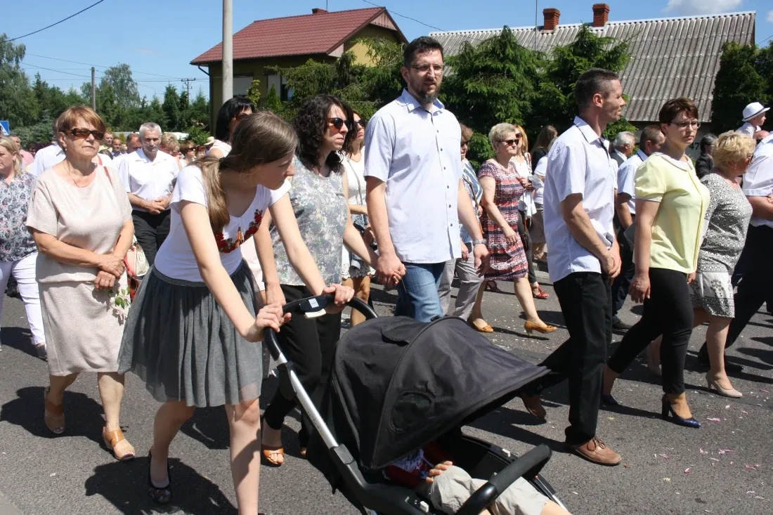 Procesje Bożego Ciała przeszły ulicami miasta (zdjęcia)