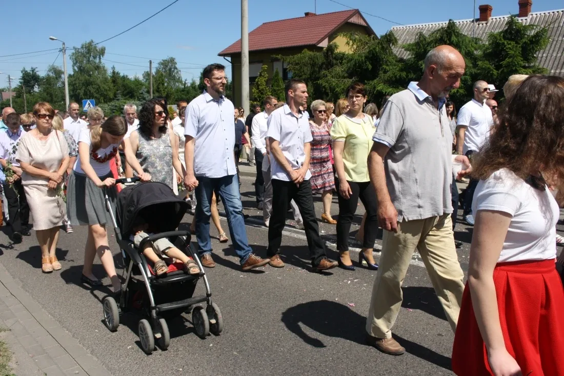 Procesje Bożego Ciała przeszły ulicami miasta (zdjęcia)