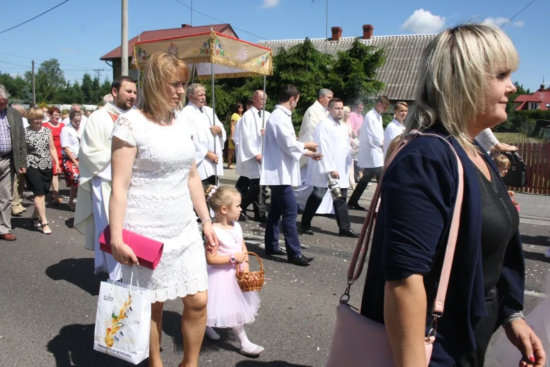 Procesje Bożego Ciała przeszły ulicami miasta (zdjęcia)