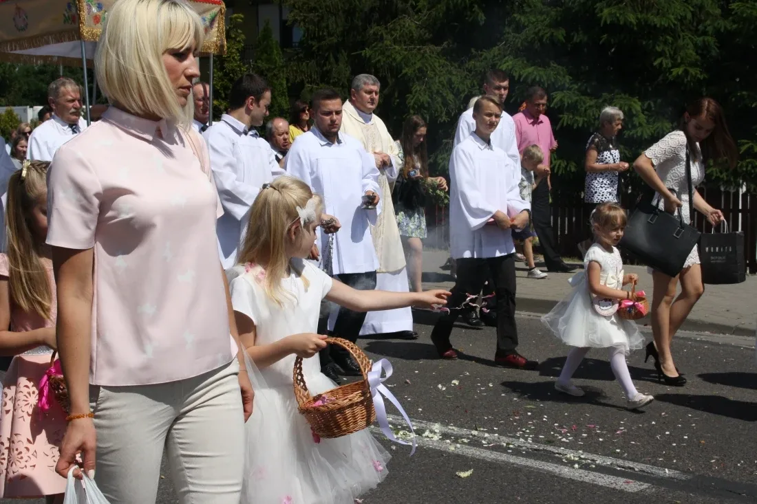 Procesje Bożego Ciała przeszły ulicami miasta (zdjęcia)