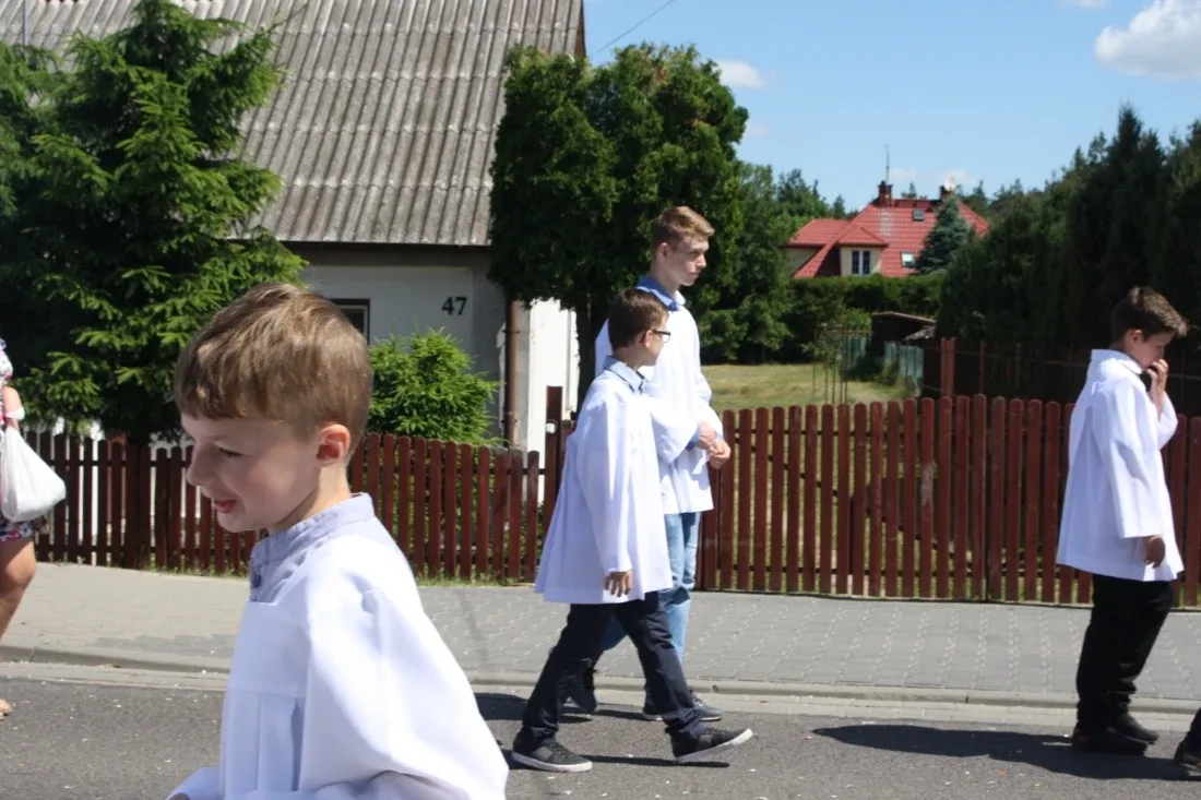 Procesje Bożego Ciała przeszły ulicami miasta (zdjęcia)
