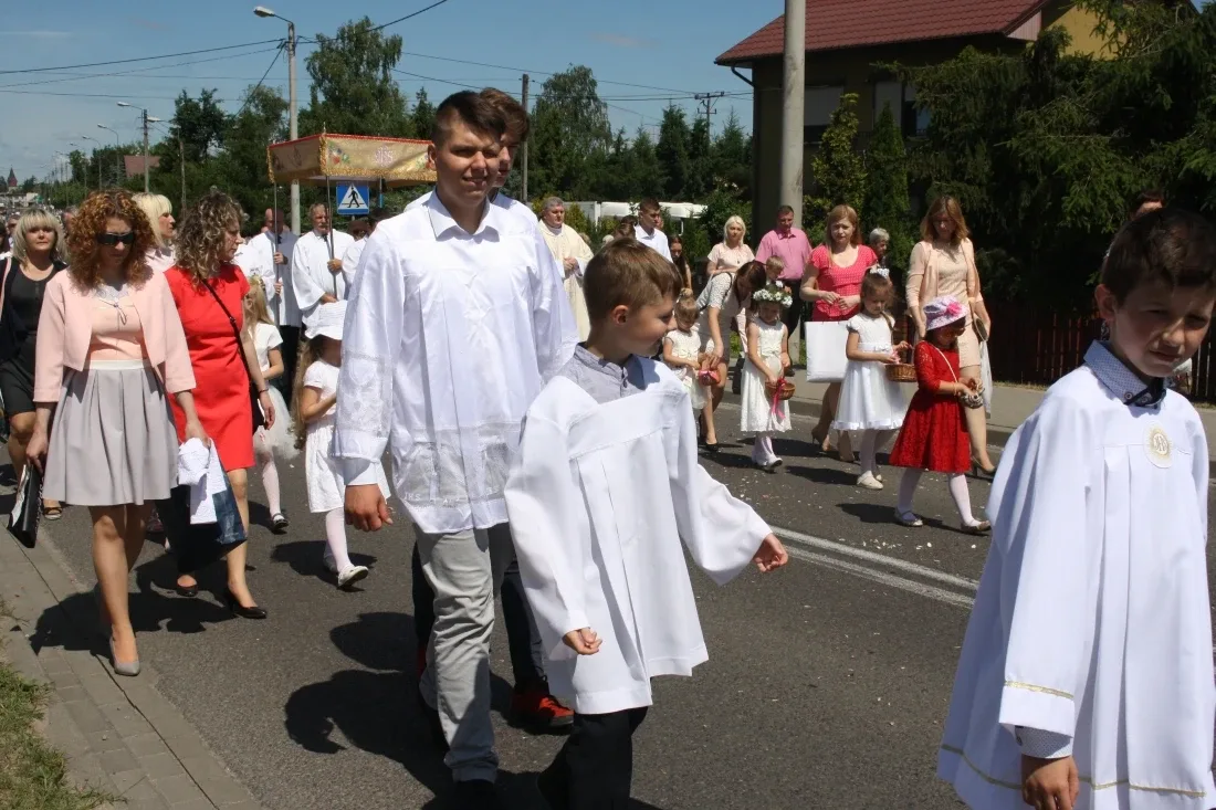 Procesje Bożego Ciała przeszły ulicami miasta (zdjęcia)