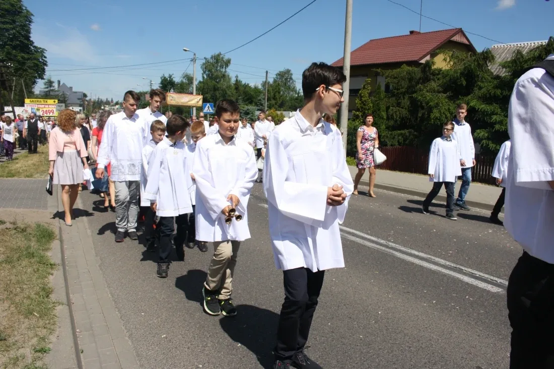 Procesje Bożego Ciała przeszły ulicami miasta (zdjęcia)