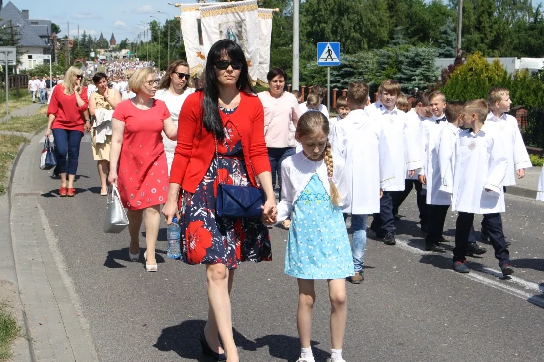 Procesje Bożego Ciała przeszły ulicami miasta (zdjęcia)