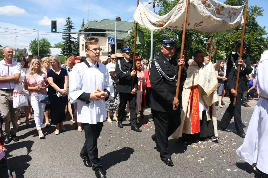 Procesje Bożego Ciała przeszły ulicami miasta (zdjęcia)