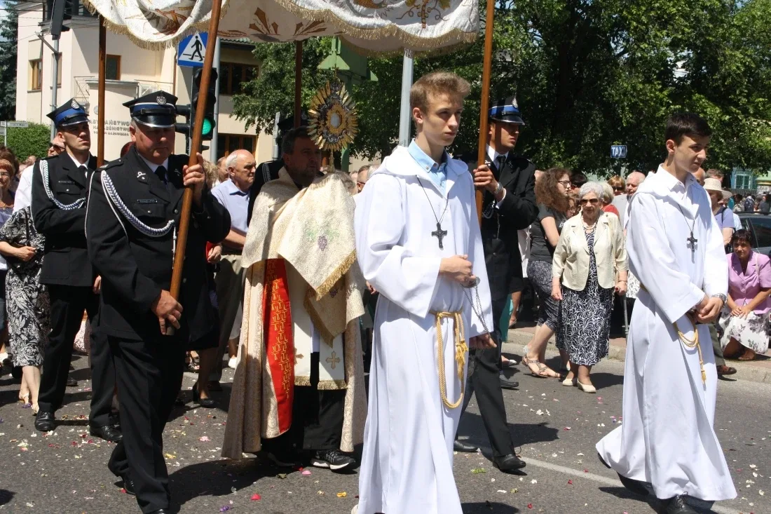 Procesje Bożego Ciała przeszły ulicami miasta (zdjęcia)