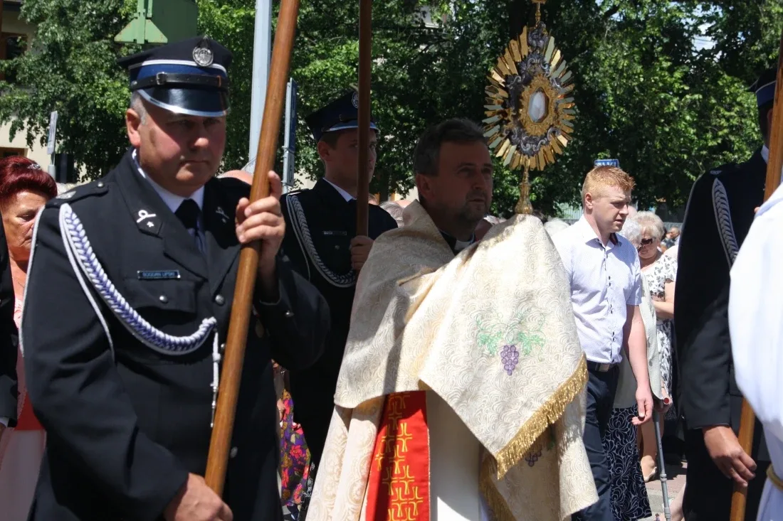 Procesje Bożego Ciała przeszły ulicami miasta (zdjęcia)