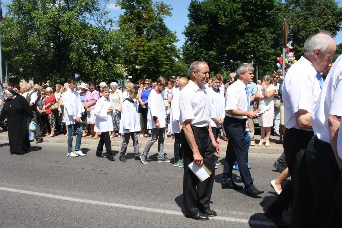 Procesje Bożego Ciała przeszły ulicami miasta (zdjęcia)