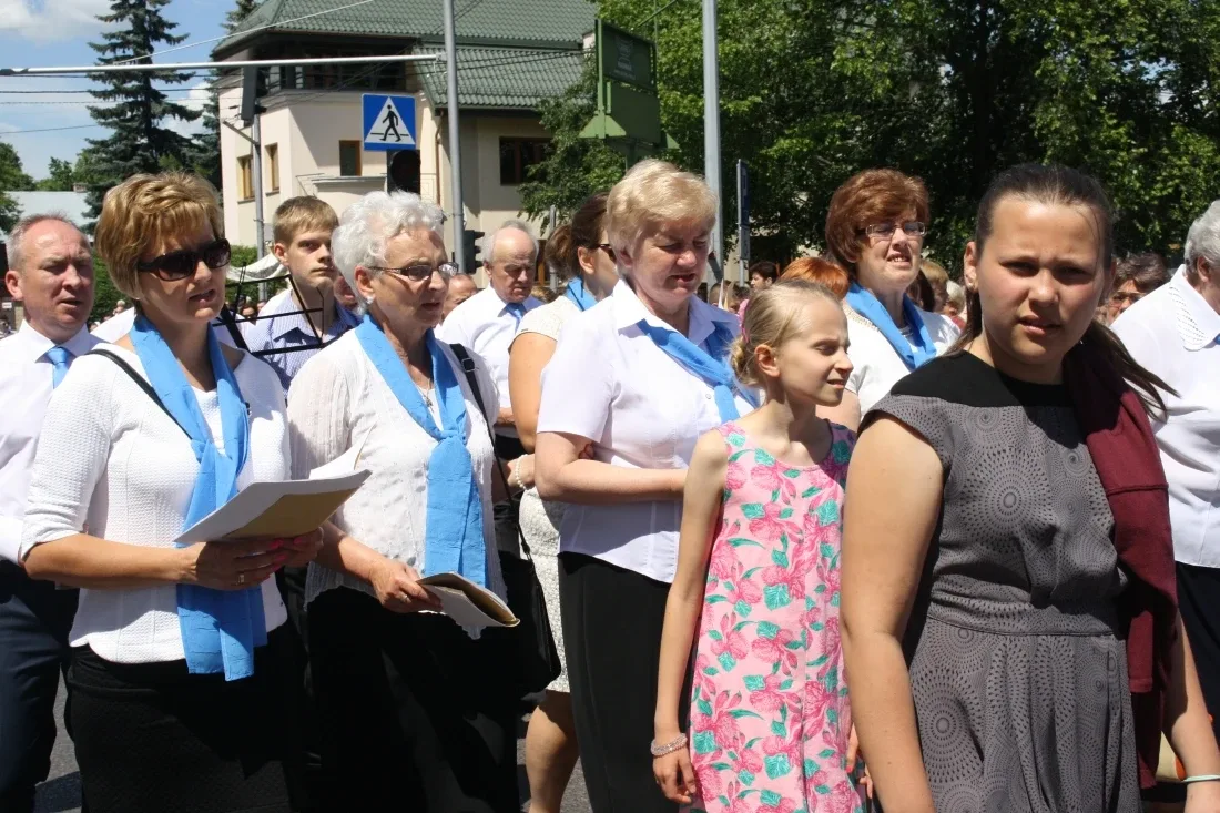 Procesje Bożego Ciała przeszły ulicami miasta (zdjęcia)