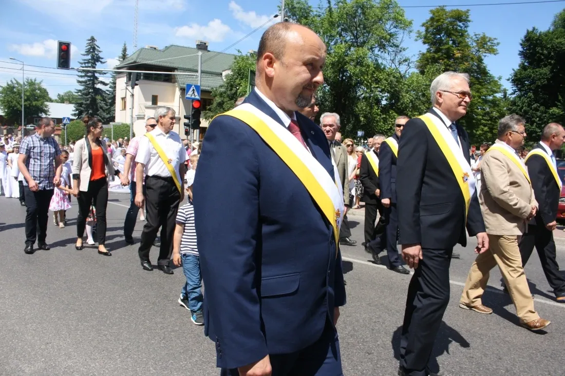 Procesje Bożego Ciała przeszły ulicami miasta (zdjęcia)