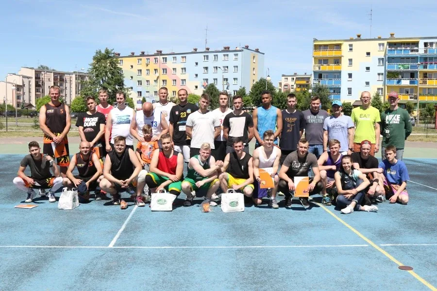 Zacięte batalie w streetballu (zdjęcia, wideo)