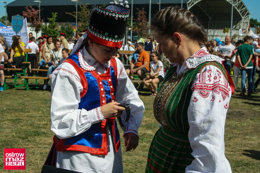 Dni Ostrowi 2017: Mażoretki i orkiestra Dęta na oficjalnym otwarciu dni miasta (zdjęcia, wideo)