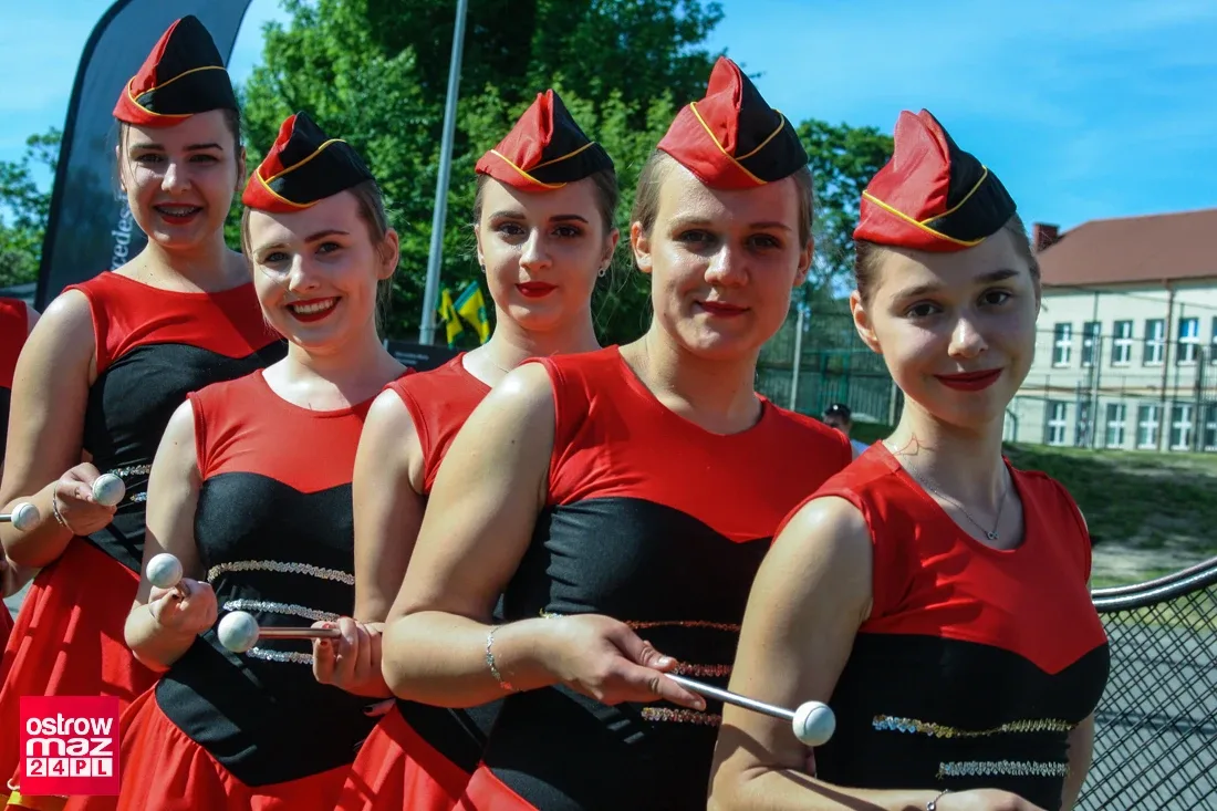 Dni Ostrowi 2017: Mażoretki i orkiestra Dęta na oficjalnym otwarciu dni miasta (zdjęcia, wideo)