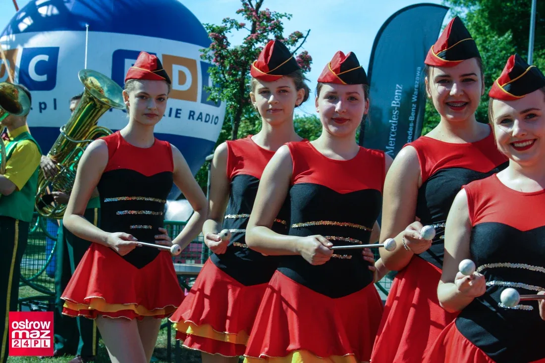 Dni Ostrowi 2017: Mażoretki i orkiestra Dęta na oficjalnym otwarciu dni miasta (zdjęcia, wideo)