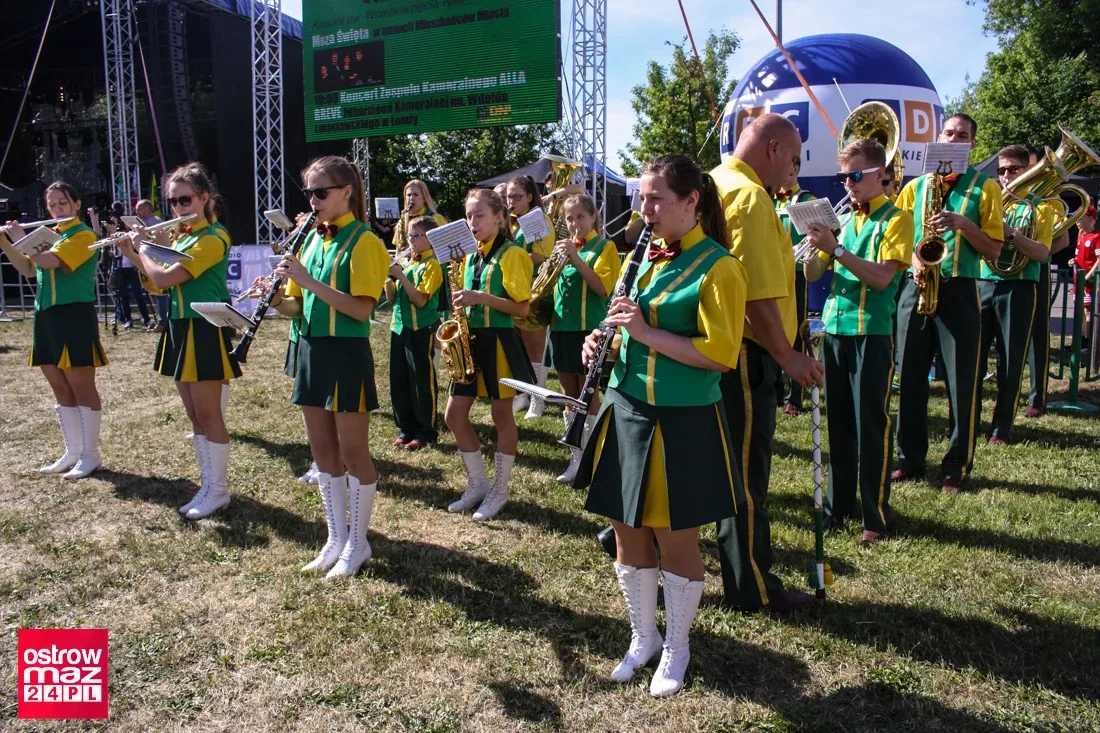 Dni Ostrowi 2017: Mażoretki i orkiestra Dęta na oficjalnym otwarciu dni miasta (zdjęcia, wideo)