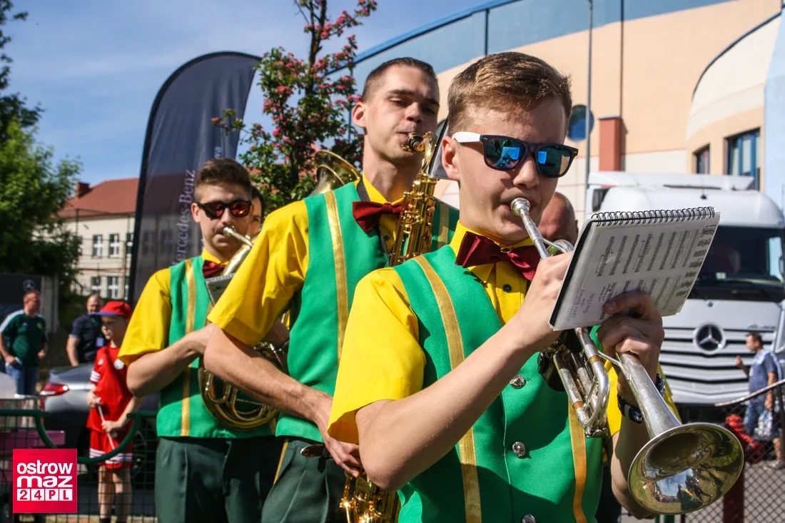 Dni Ostrowi 2017: Mażoretki i orkiestra Dęta na oficjalnym otwarciu dni miasta (zdjęcia, wideo)