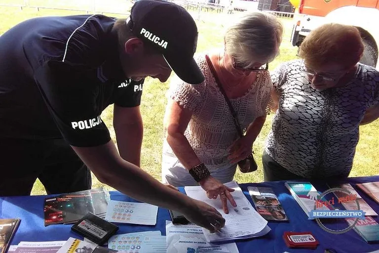 Ostrowska policja na Małkińskiej Nocy Świętojańskiej (zdjęcia)