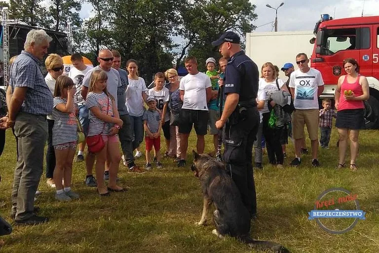 Ostrowska policja na Małkińskiej Nocy Świętojańskiej (zdjęcia)