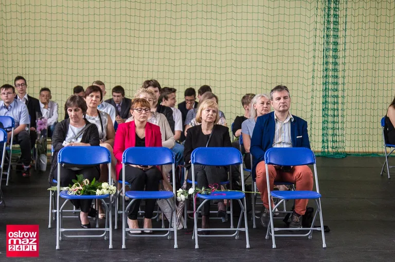 Zakończenie roku szkolnego gimnazjalistów "Dwójki" (zdjęcia, wideo)