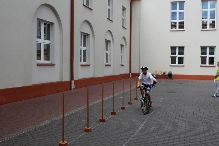 Uczniowie "Jedynki" z kartami rowerowymi (zdjęcia)