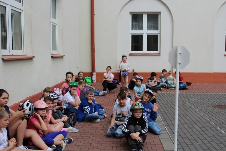 Uczniowie "Jedynki" z kartami rowerowymi (zdjęcia)