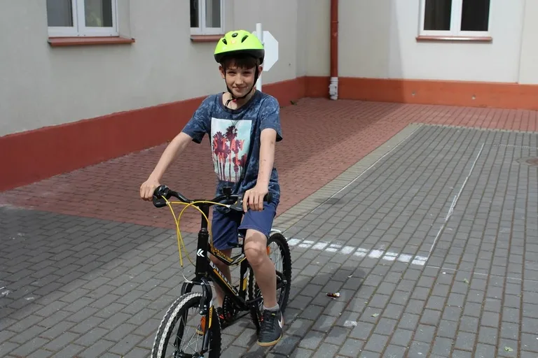 Uczniowie "Jedynki" z kartami rowerowymi (zdjęcia)
