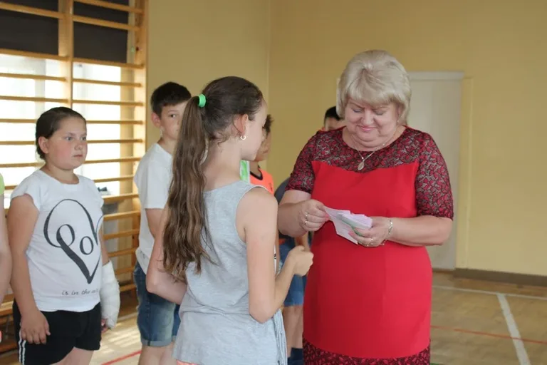 Uczniowie "Jedynki" z kartami rowerowymi (zdjęcia)