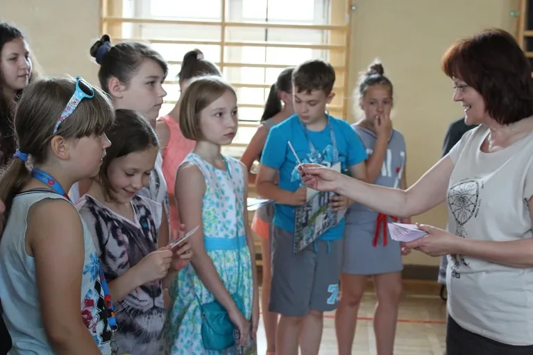 Uczniowie "Jedynki" z kartami rowerowymi (zdjęcia)