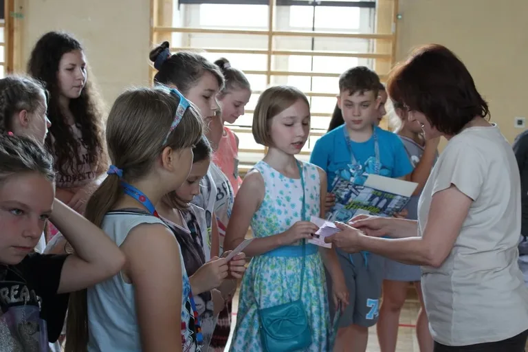 Uczniowie "Jedynki" z kartami rowerowymi (zdjęcia)