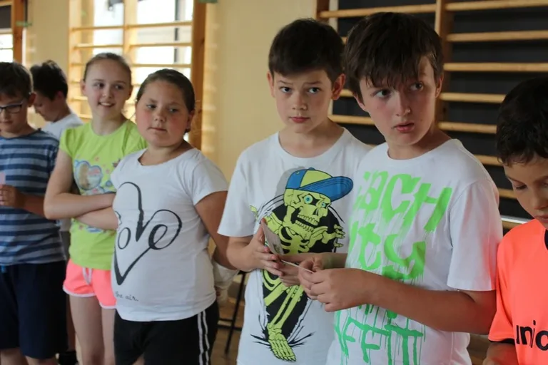 Uczniowie "Jedynki" z kartami rowerowymi (zdjęcia)