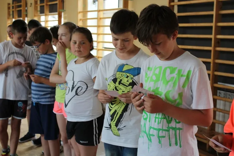 Uczniowie "Jedynki" z kartami rowerowymi (zdjęcia)