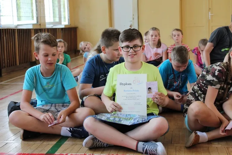 Uczniowie "Jedynki" z kartami rowerowymi (zdjęcia)