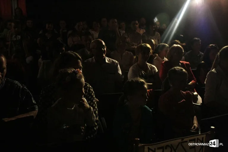 Premiera w ostrowskim teatrze z nowym reżyserem (zdjęcia)