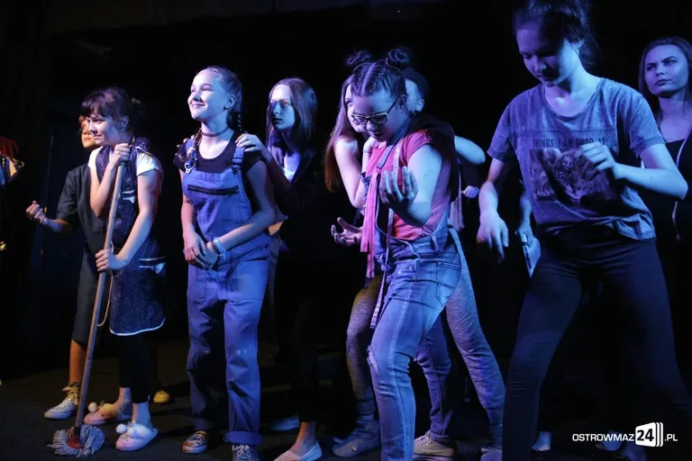 Premiera w ostrowskim teatrze z nowym reżyserem (zdjęcia)