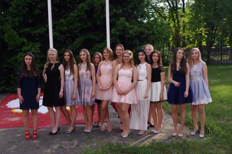 Bal gimnazjalny uczniów ostrowskiej "Czwórki" (zdjęcia)