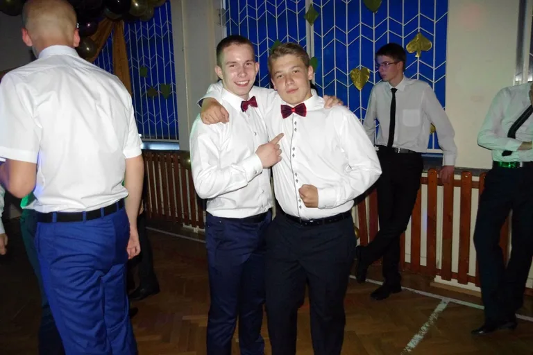 Bal gimnazjalny uczniów ostrowskiej "Czwórki" (zdjęcia)