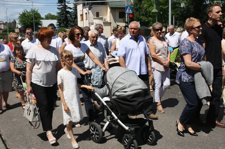Procesje Bożego Ciała przeszły ulicami miasta (zdjęcia)