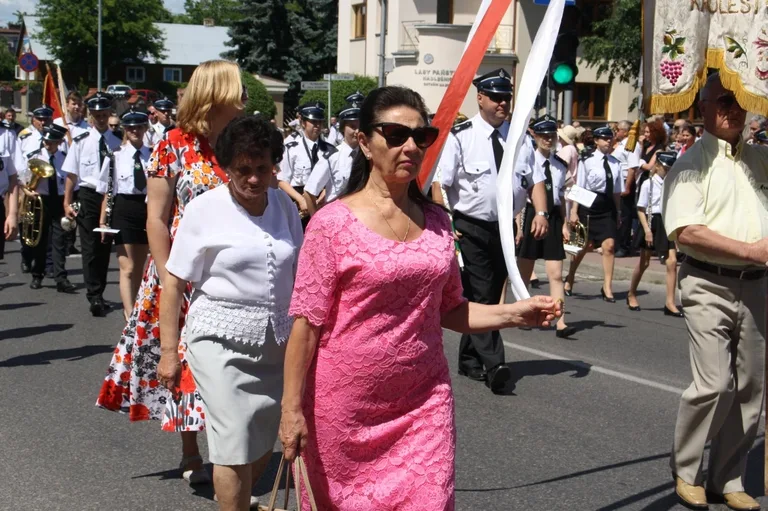 Procesje Bożego Ciała przeszły ulicami miasta (zdjęcia)