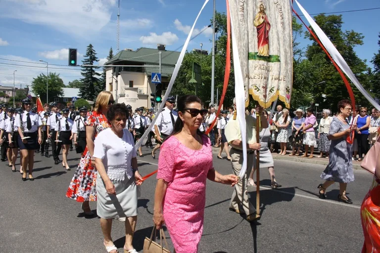 Procesje Bożego Ciała przeszły ulicami miasta (zdjęcia)